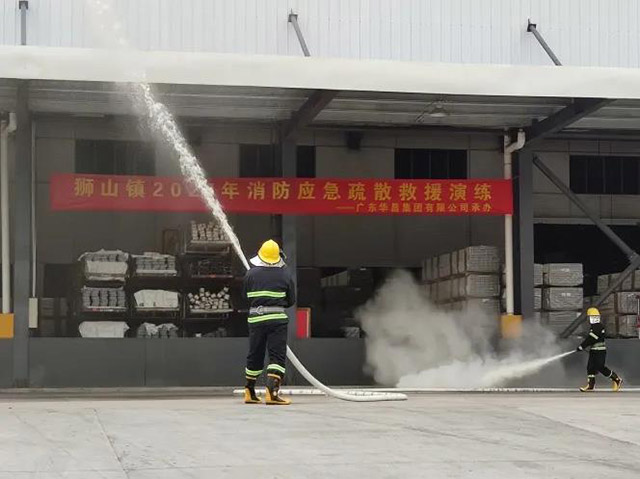 經(jīng)過南海區(qū)消防救援大隊大圃消防站的全力撲救火情得到有效控制